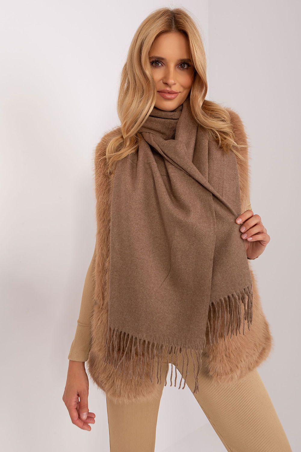  Scialle model 187604 Wool Fashion Italia 
