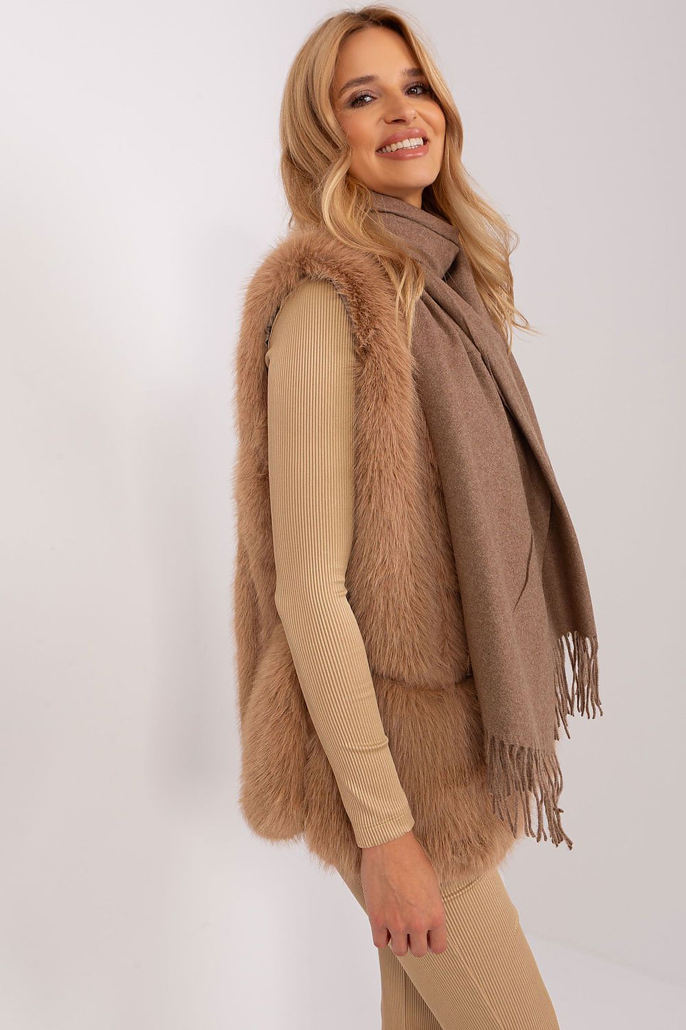  Scialle model 187604 Wool Fashion Italia 