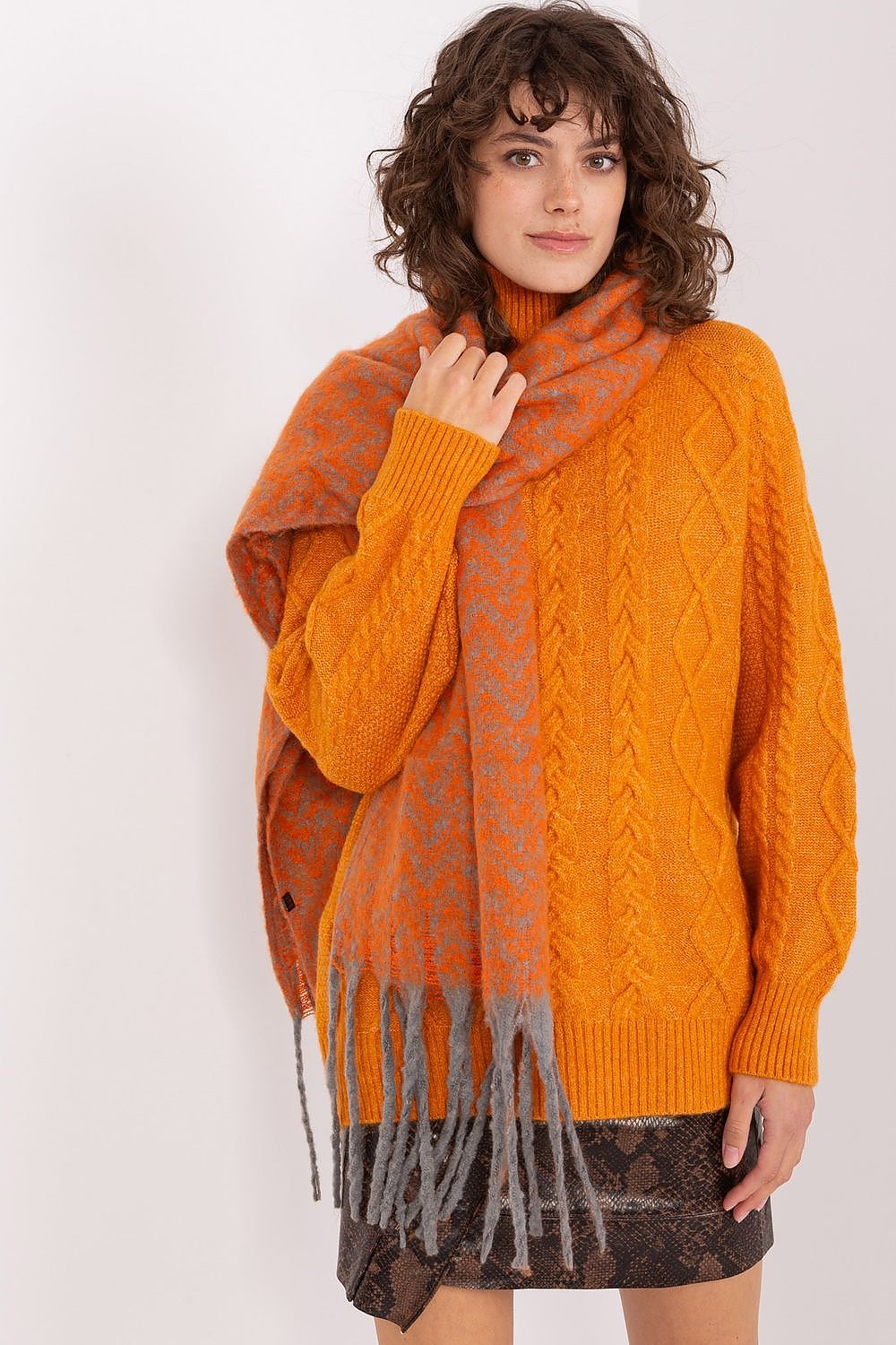  Scialle model 205973 AT 