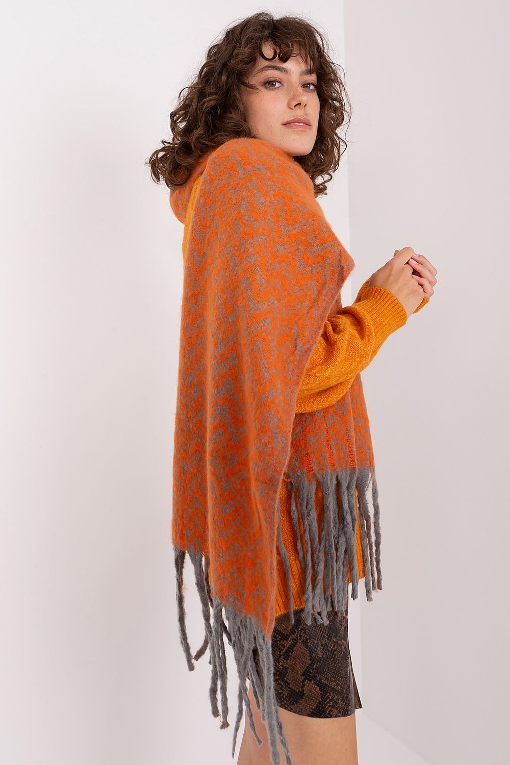  Scialle model 205973 AT 