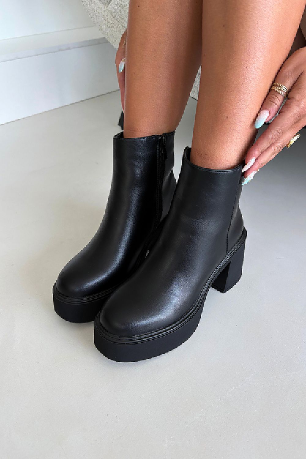  Stivaletti con plateau model 230924 Step in style 